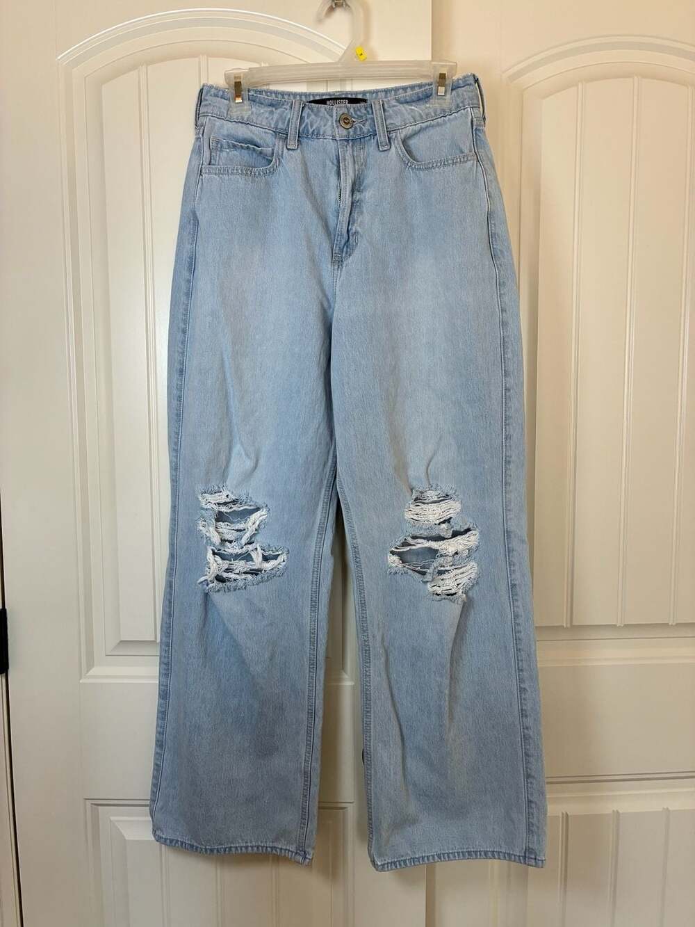 Hollister Ultra High-Rise Baggy Ripped Jeans Light Wash Size 6R